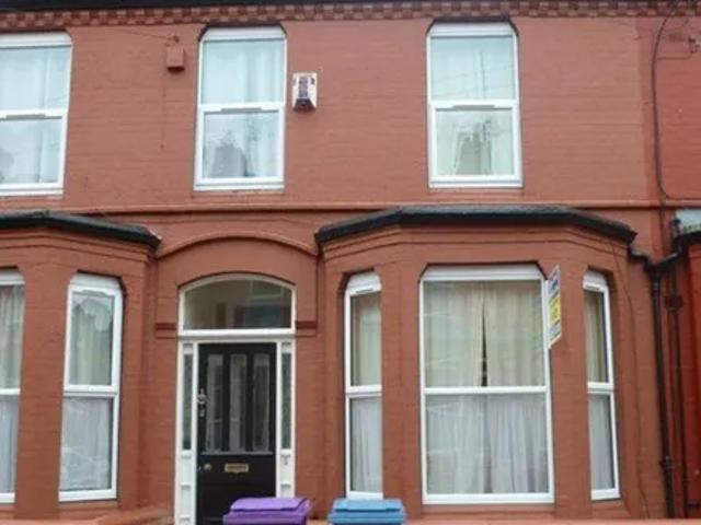 House for rent in Calderstones
