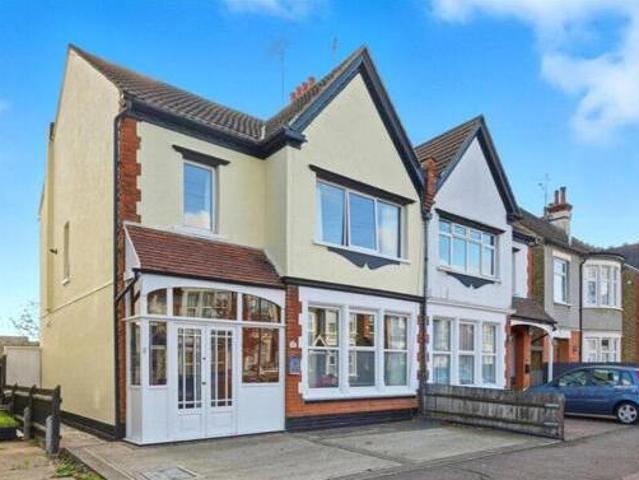 House for sale in Alton Barnes