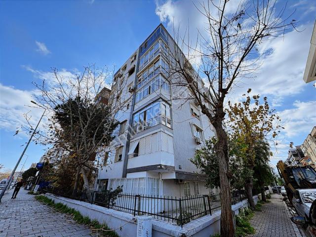 Bostanlı Mahallesi, Karşıyaka içerisinde satılık mülk