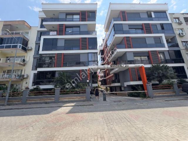 Bostanlı Mahallesi, Karşıyaka içerisinde satılık mülk