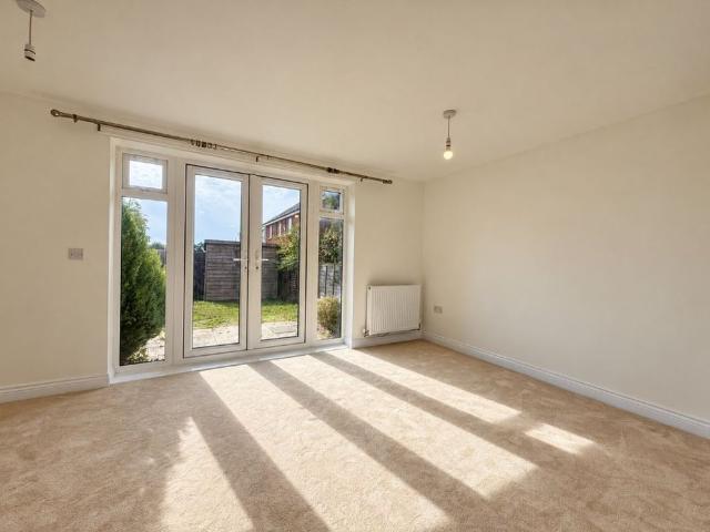 Townhouse for rent in Chichester, Littlecote