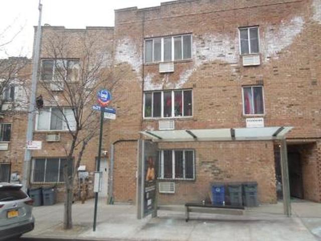 House for sale in The Bronx, Arverne