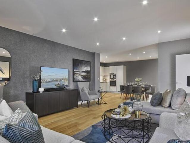 House for sale in Brentford End, Greater London