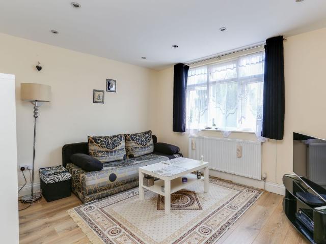 Room for rent in London Borough of Ealing, Hanwell