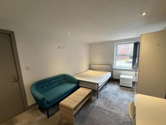 House for rent in Calderstones