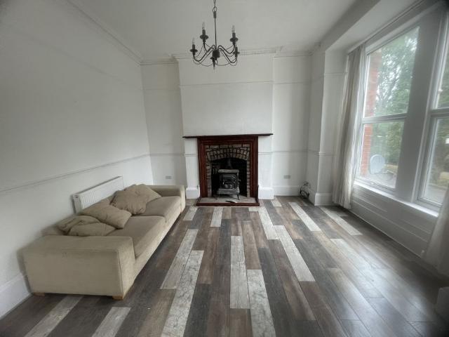 House for rent in Elm Park, Calderstones