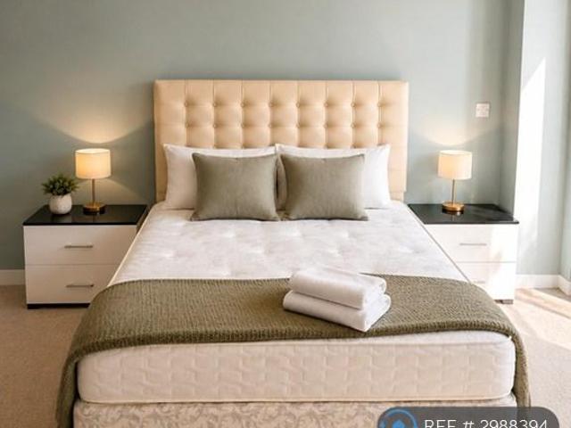 Apartment for rent in Gorse Hill, Trafford Park
