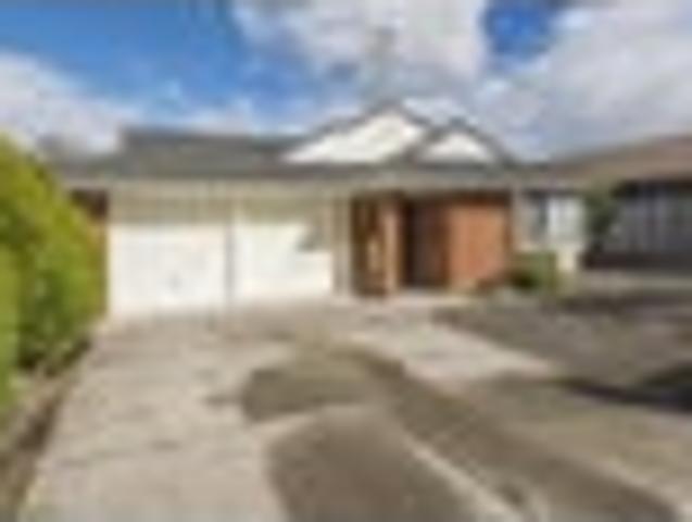 House for rent in Botany Downs, Auckland