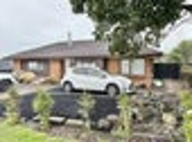 House for rent in Botany Downs, Auckland