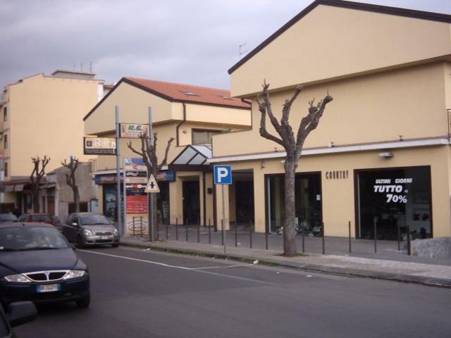 Locale Commerciale in affitto a San Giovanni la Punta, Catania