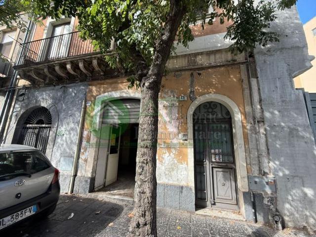 Locale Commerciale in vendita a Centro storico, Catania