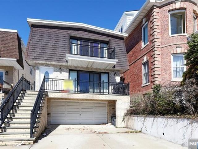 House for sale in Weehawken