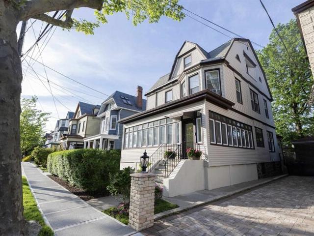 House for sale in Weehawken