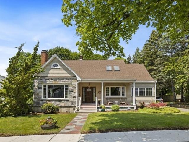 House for sale in Dedham