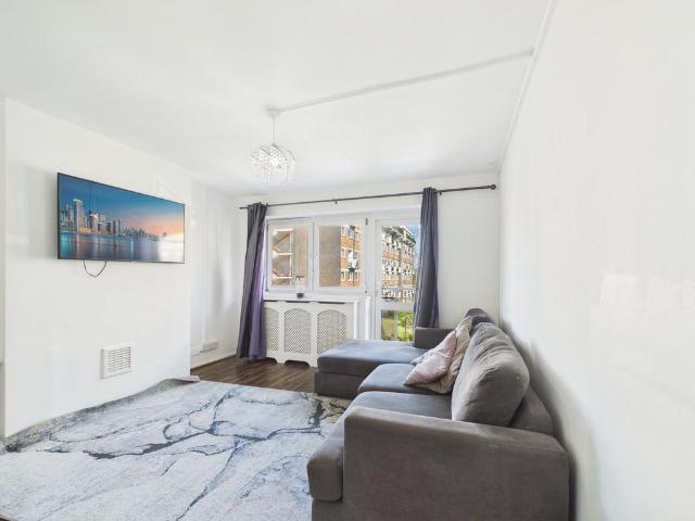 Apartment for rent in Bermondsey Village, Greater London