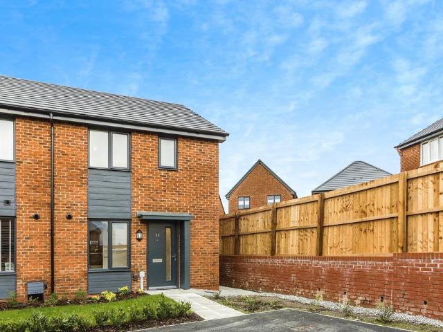House for rent in Burnedge, Greater Manchester
