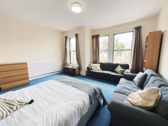Room for rent in Balham, Greater London