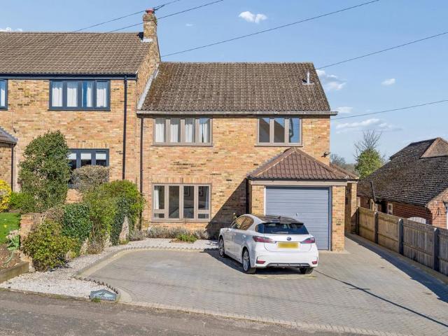 House for rent in Chalfont St. Peter, Denham