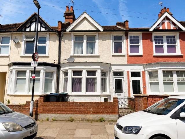 House for rent in Duckett's Green, Greater London