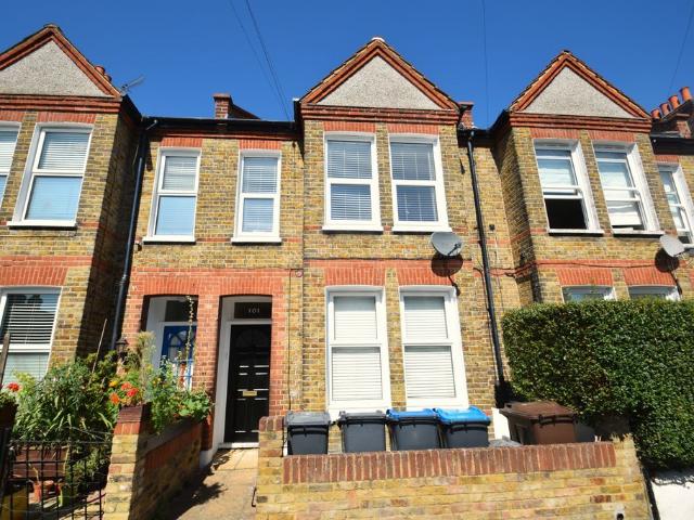 Apartment for rent in London Borough of Merton, Collier's Wood