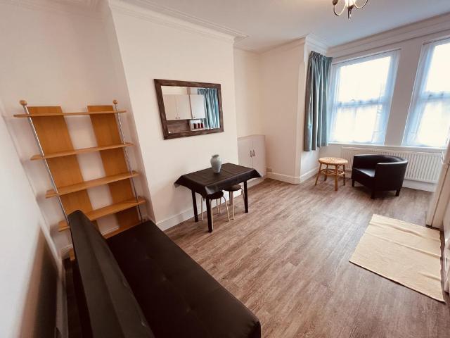 Apartment for rent in New Southgate, Greater London