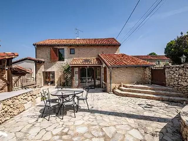 Maison vente à Nontron, Bourdeilles