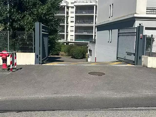 Garage location à Bourgoin-Jallieu, Isère