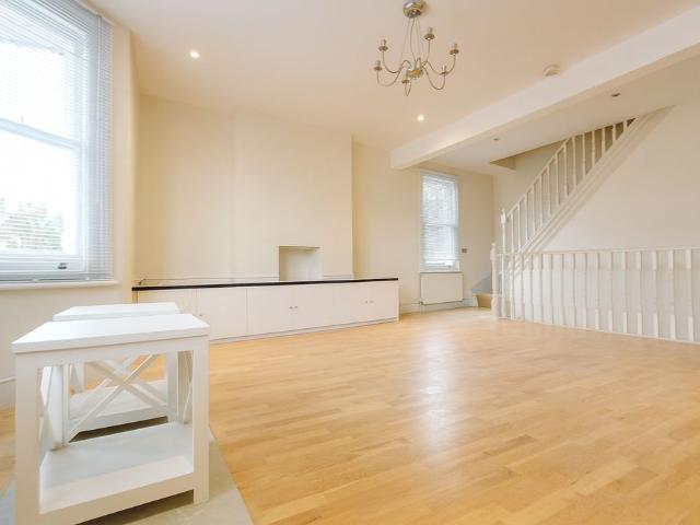Apartment for rent in Ferme Park, Greater London