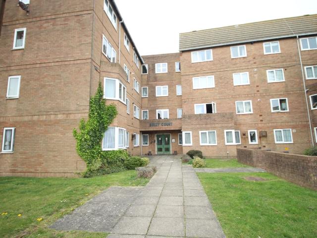 Apartment for rent in Roselands, Eastbourne