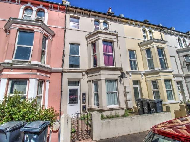 Apartment for rent in Roselands, Eastbourne
