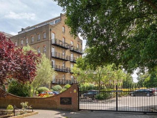 House for sale in Addlestone, Runnymede