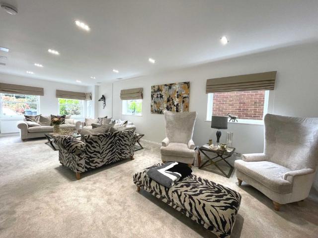House for rent in Cockfosters, Greater London