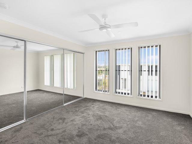 Townhouse for rent in Fernbrook, Queensland