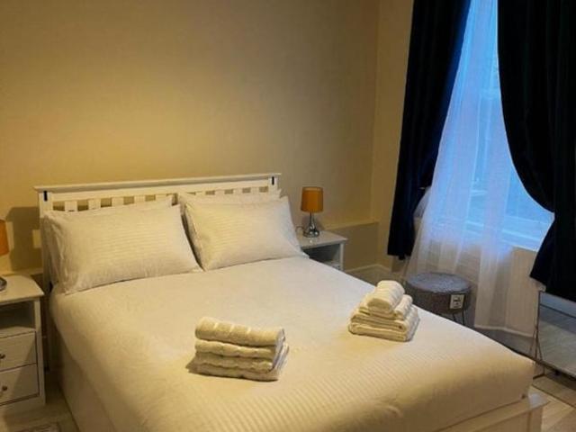 Apartment for rent in Furzedown, Greater London