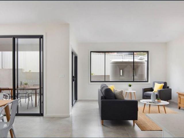 Townhouse for rent in Wollongong West, New South Wales