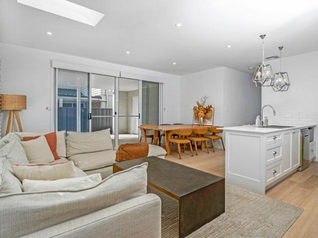 Townhouse for rent in Fairy Meadow, Wollongong City Council