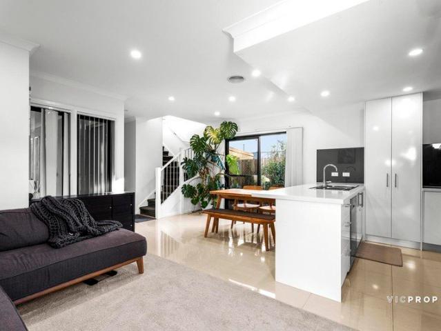 Townhouse for sale in Camerons Creek, Victoria