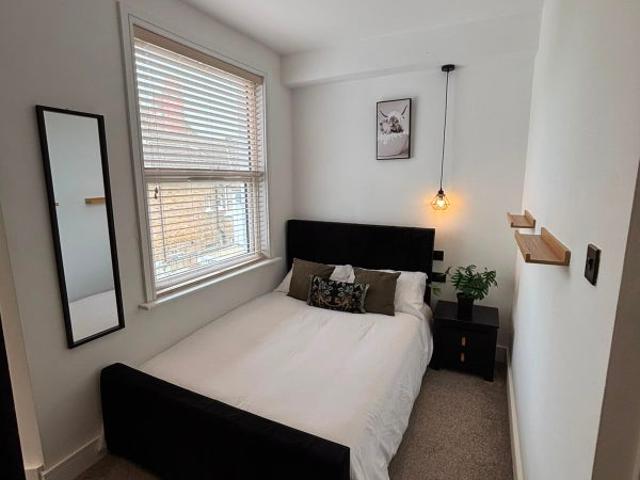 Studio for rent in Roselands, Eastbourne