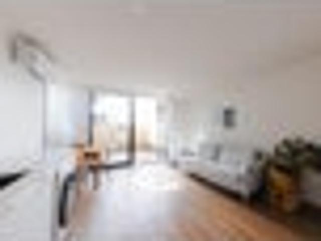 Townhouse for sale in Addington, Canterbury