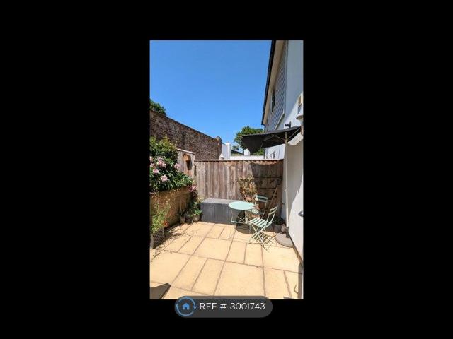 Apartment for rent in Watergate, Devon