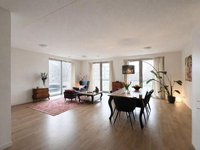 Appartement te huur in Santpoort-zuid, Noord Holland