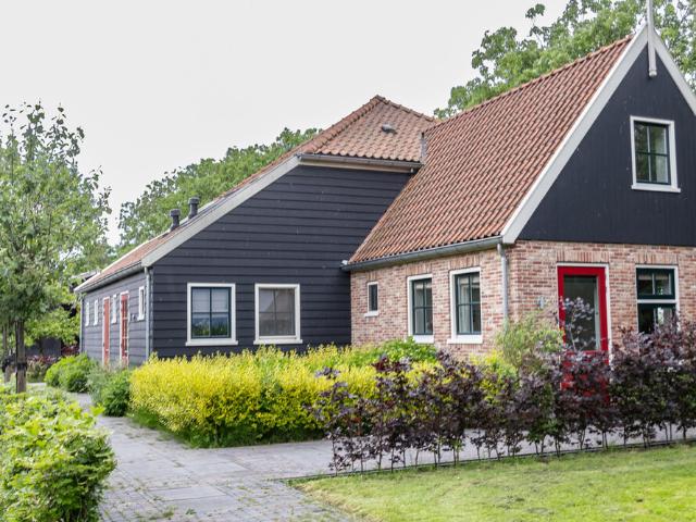Bovenwoning te huur in Broek In Waterland, Noord Holland