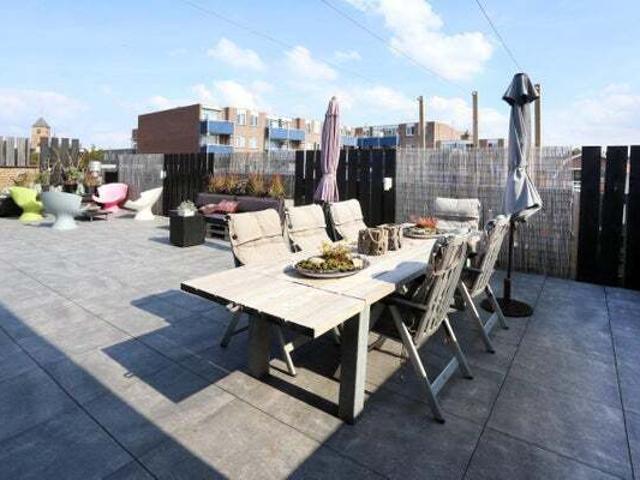 Bovenwoning te huur in Naaldwijk, Zuid Holland