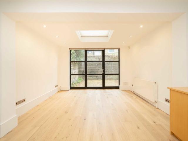 Apartment for rent in Fulham, Sands End