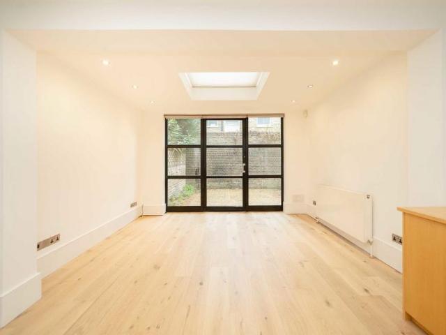 House for rent in Fulham, Sands End