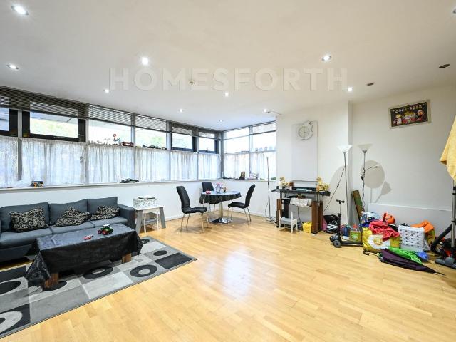 House for rent in Lane, Greater London