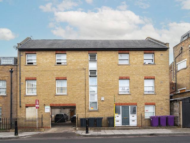 Apartment for rent in Mile End, Greater London