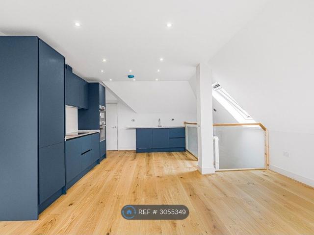 Apartment for rent in Fallow Corner, Greater London
