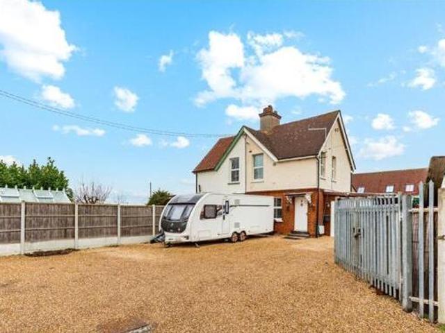 House for sale in Lee Chapel, Vange