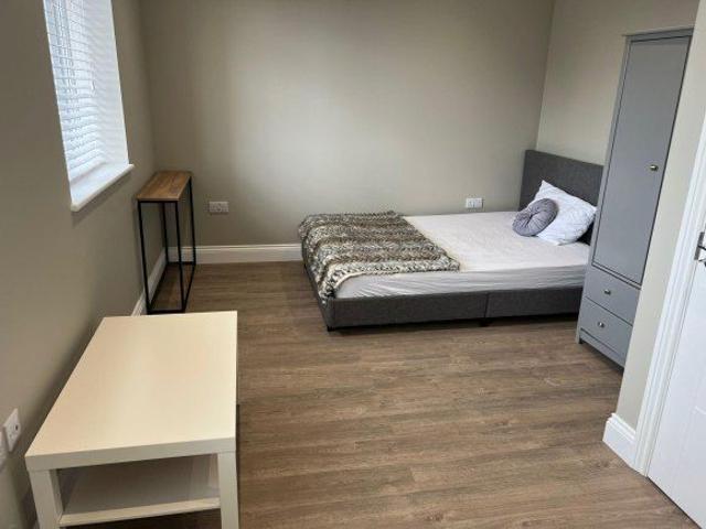 House for rent in New Southgate, Greater London